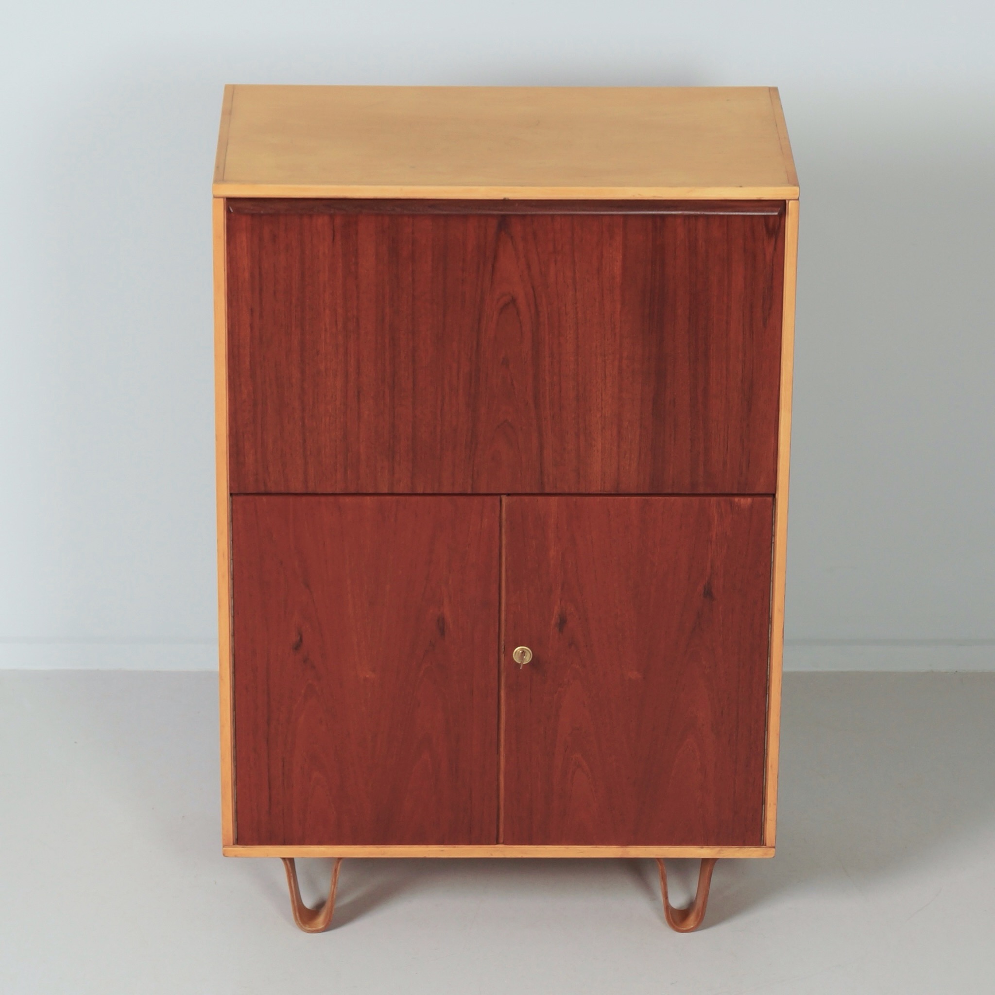 Secretaire kast CB37 van Cees Braakman voor Pastoe, 1957 uit de Berkenserie in berken en teak