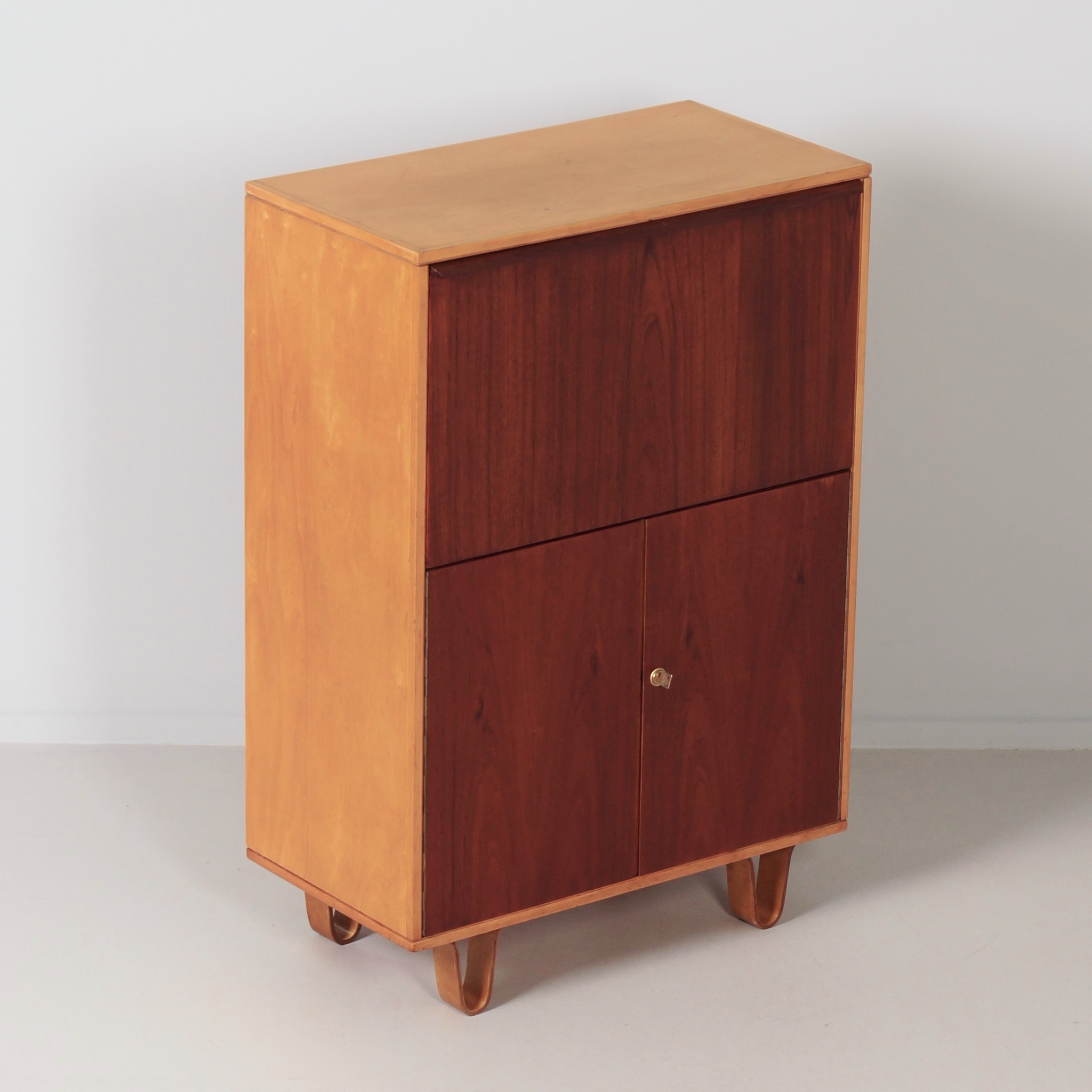 Secretaire kast CB37 van Cees Braakman voor Pastoe, 1957 uit de Berkenserie in berken en teak