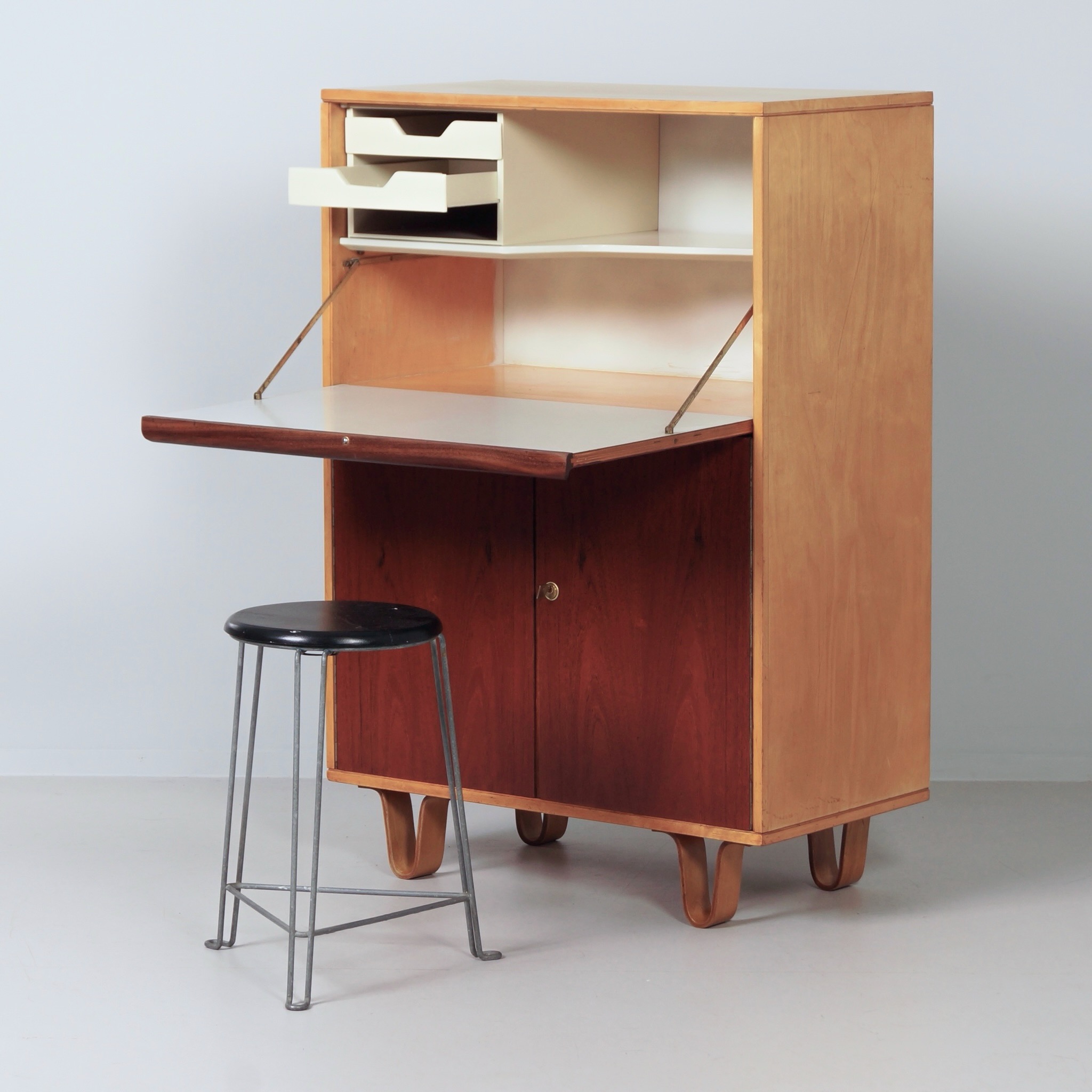 Secretaire kast CB37 van Cees Braakman voor Pastoe, 1957 uit de Berkenserie in berken en teak