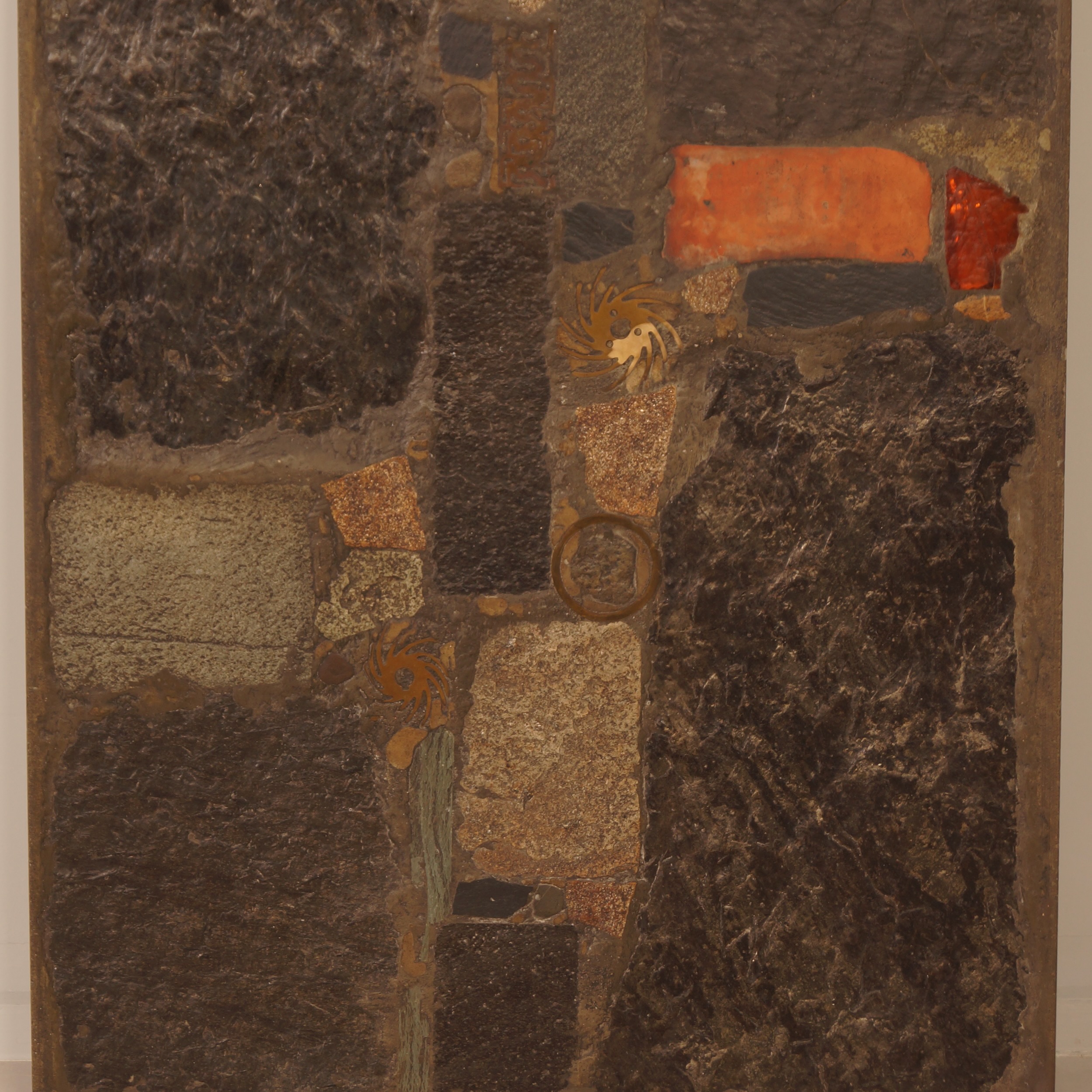 Rechthoekige salontafel van Paul Kingma, 1973 met messing en rood glas