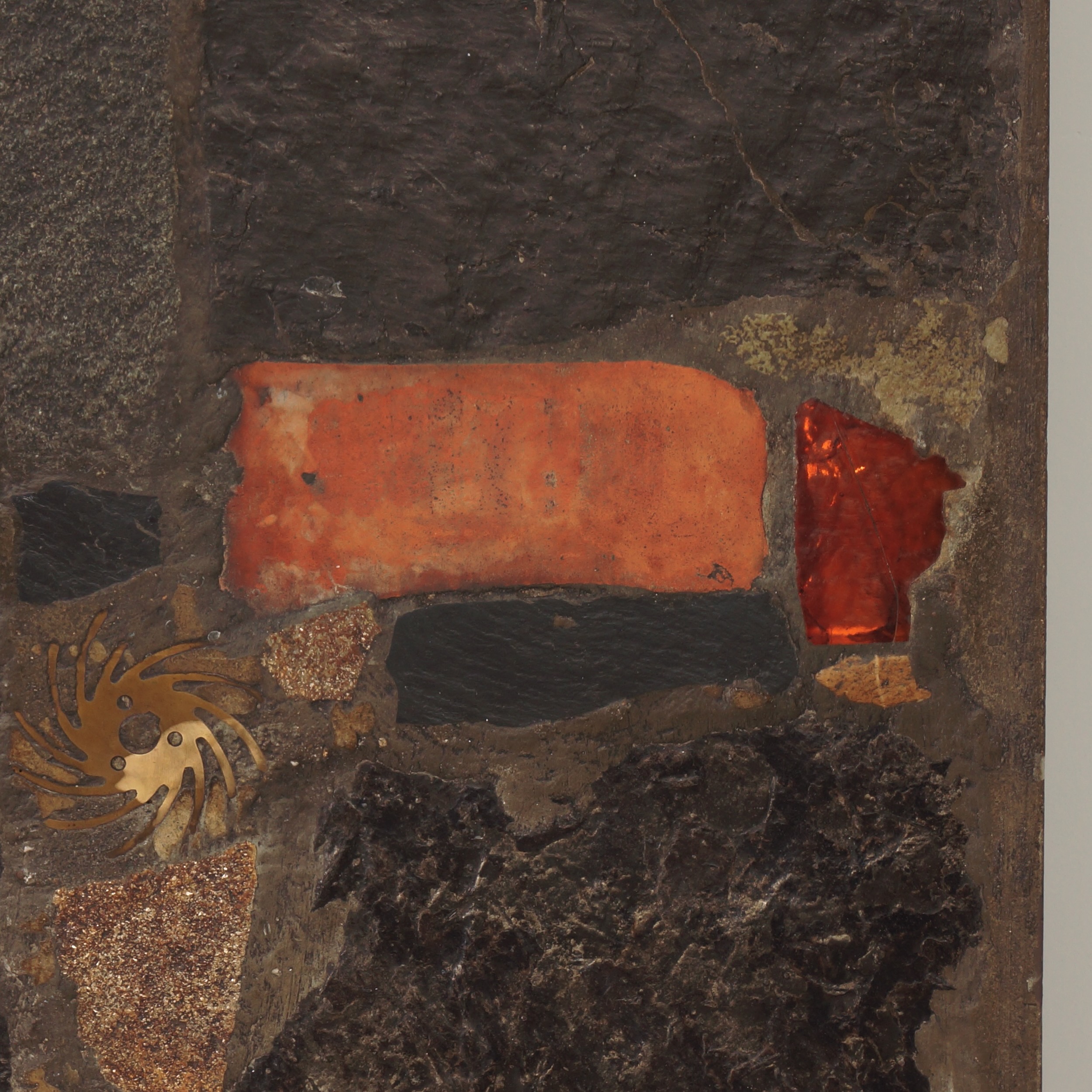 Rechthoekige salontafel van Paul Kingma, 1973 met messing en rood glas