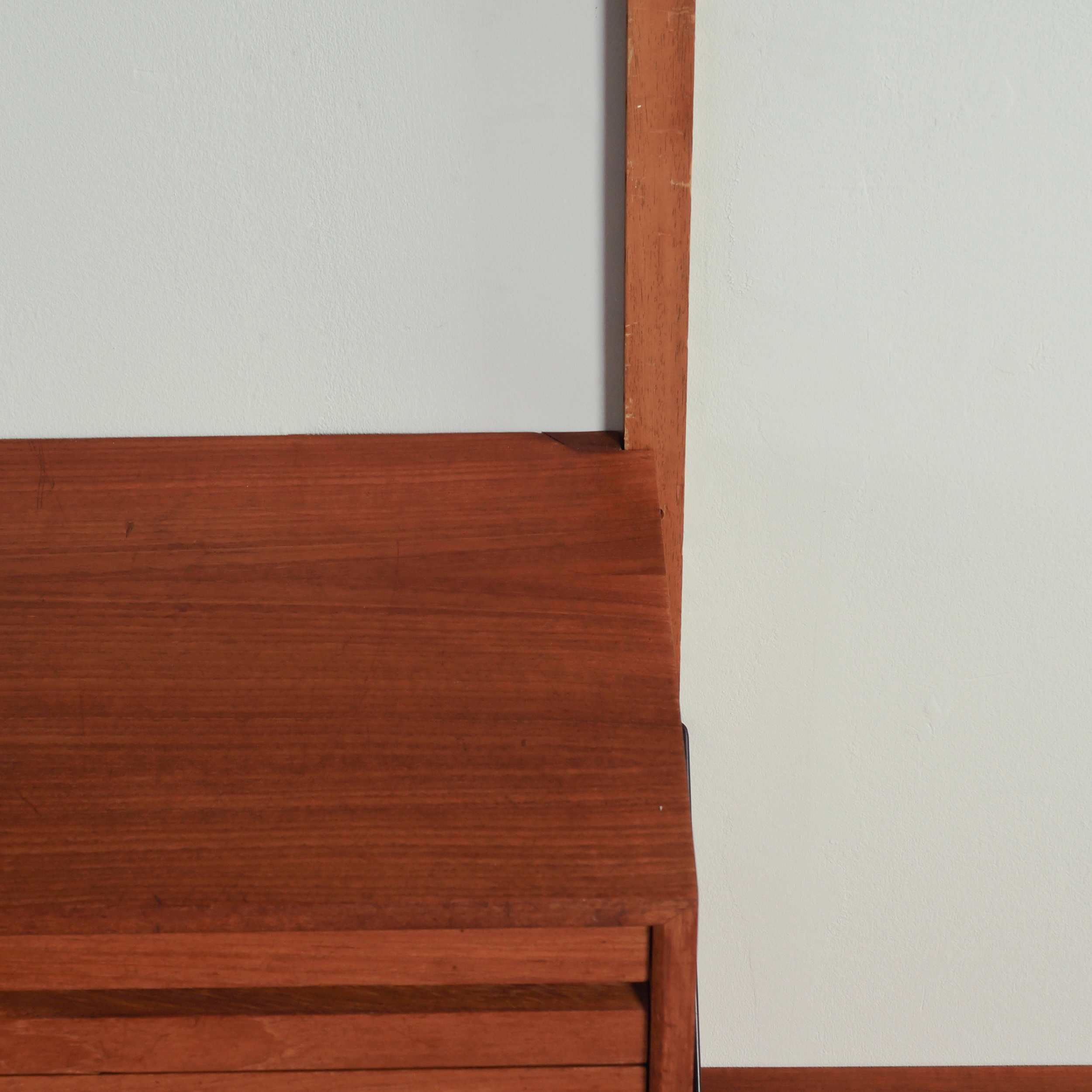 Royal System wandsysteem van Poul Cadovius voor Cado, jaren 60 met bureau, ladekast en planken