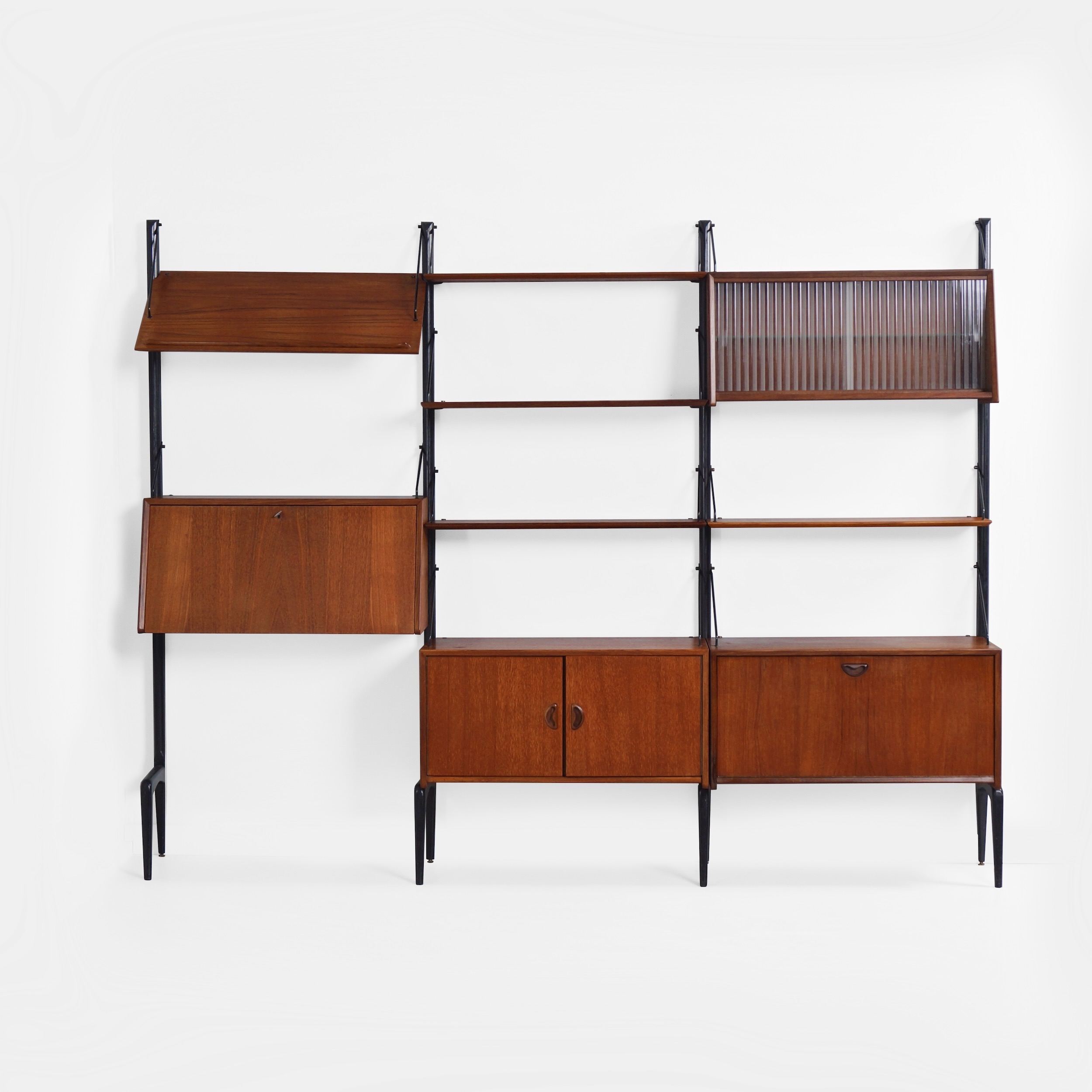 Wandmeubel met secretaire van Louis van Teeffelen voor Wébé, jaren 60