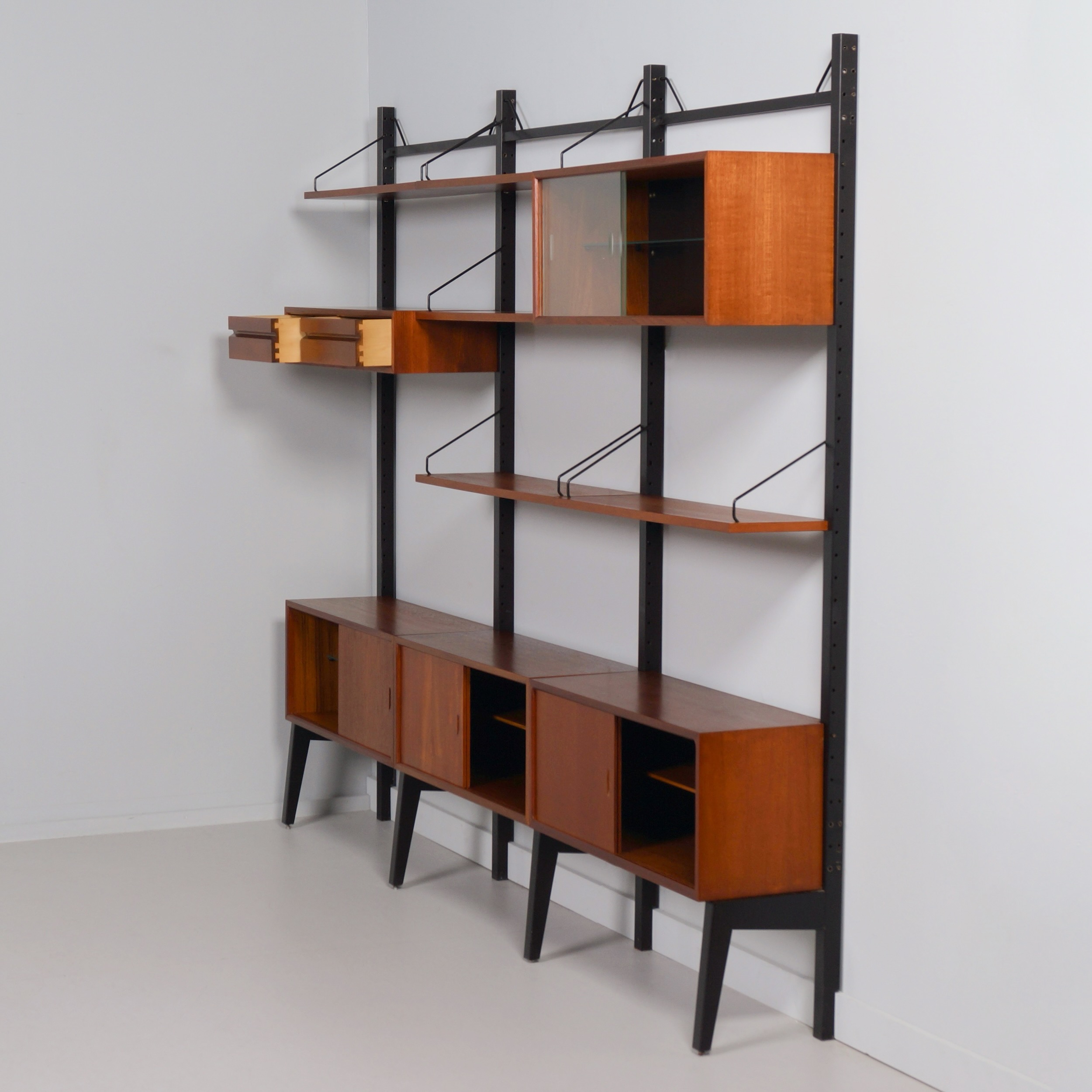 Vrijstaand Royal System van Poul Cadovius voor Cado, Denemarken, 1960s