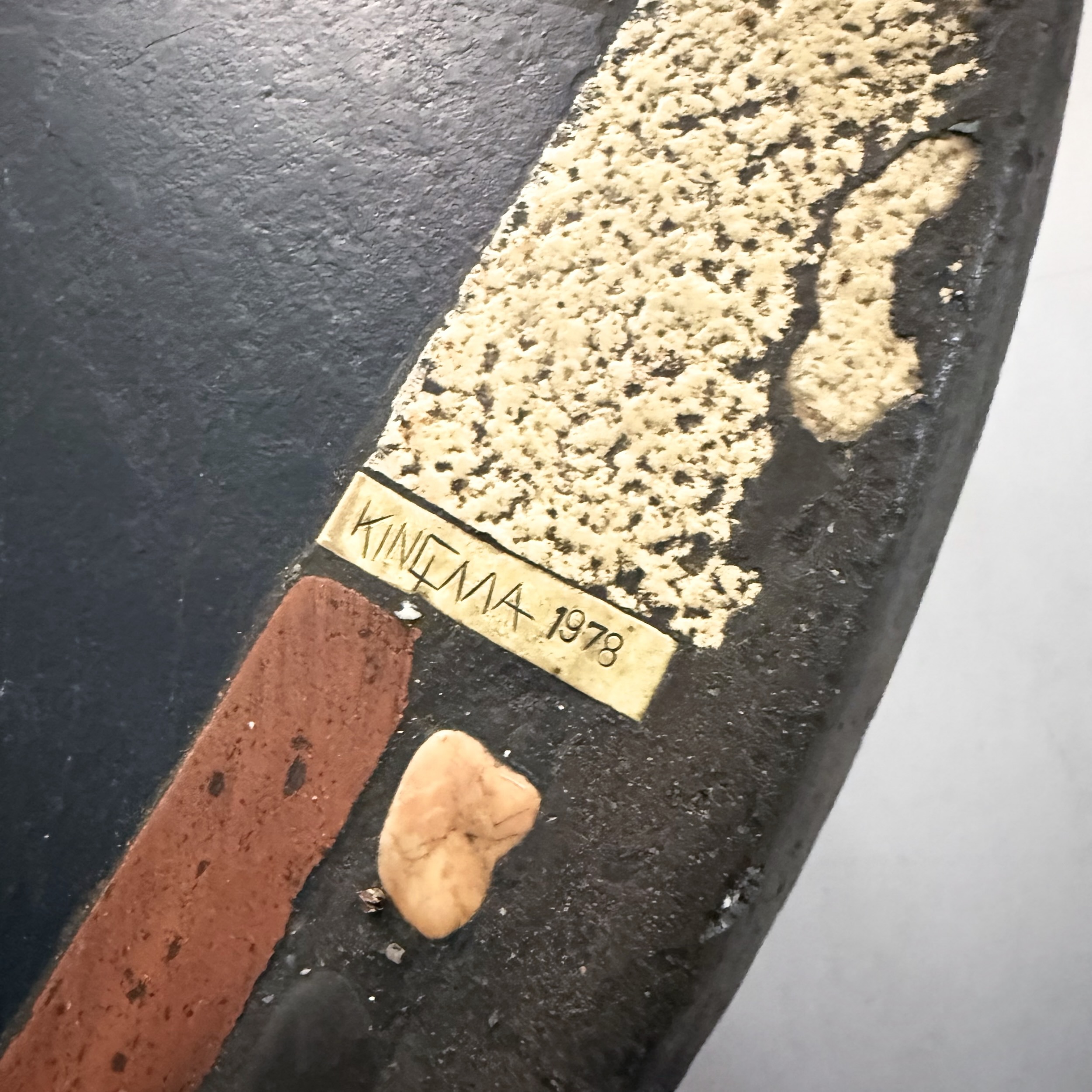 Ronde Salontafel van Paul Kingma in Aardse Tinten | Gemerkt Kingma 1978, Ø99 cm