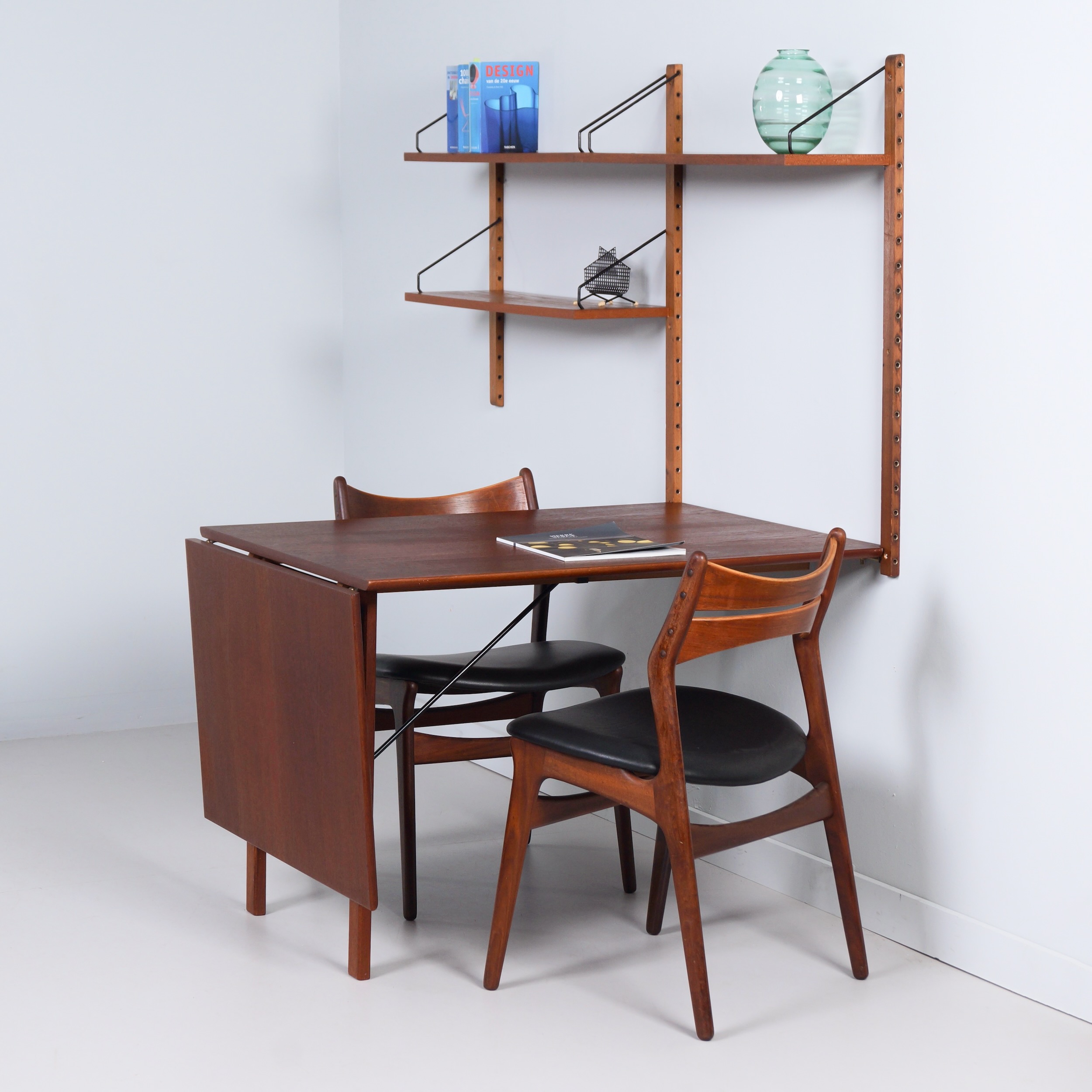Royal System bureau van Poul Cadovius voor Cado, 1960s – Teak, uitklapbaar