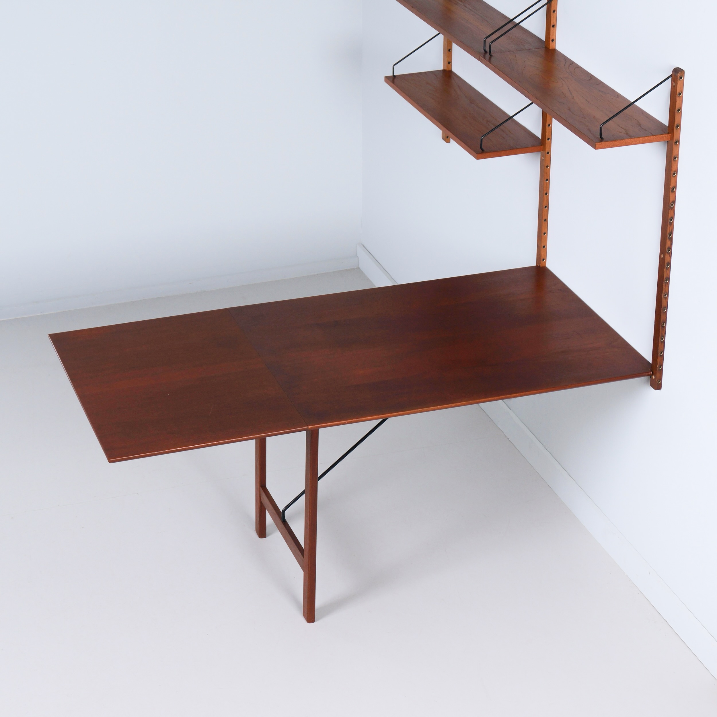 Royal System bureau van Poul Cadovius voor Cado, 1960s – Teak, uitklapbaar