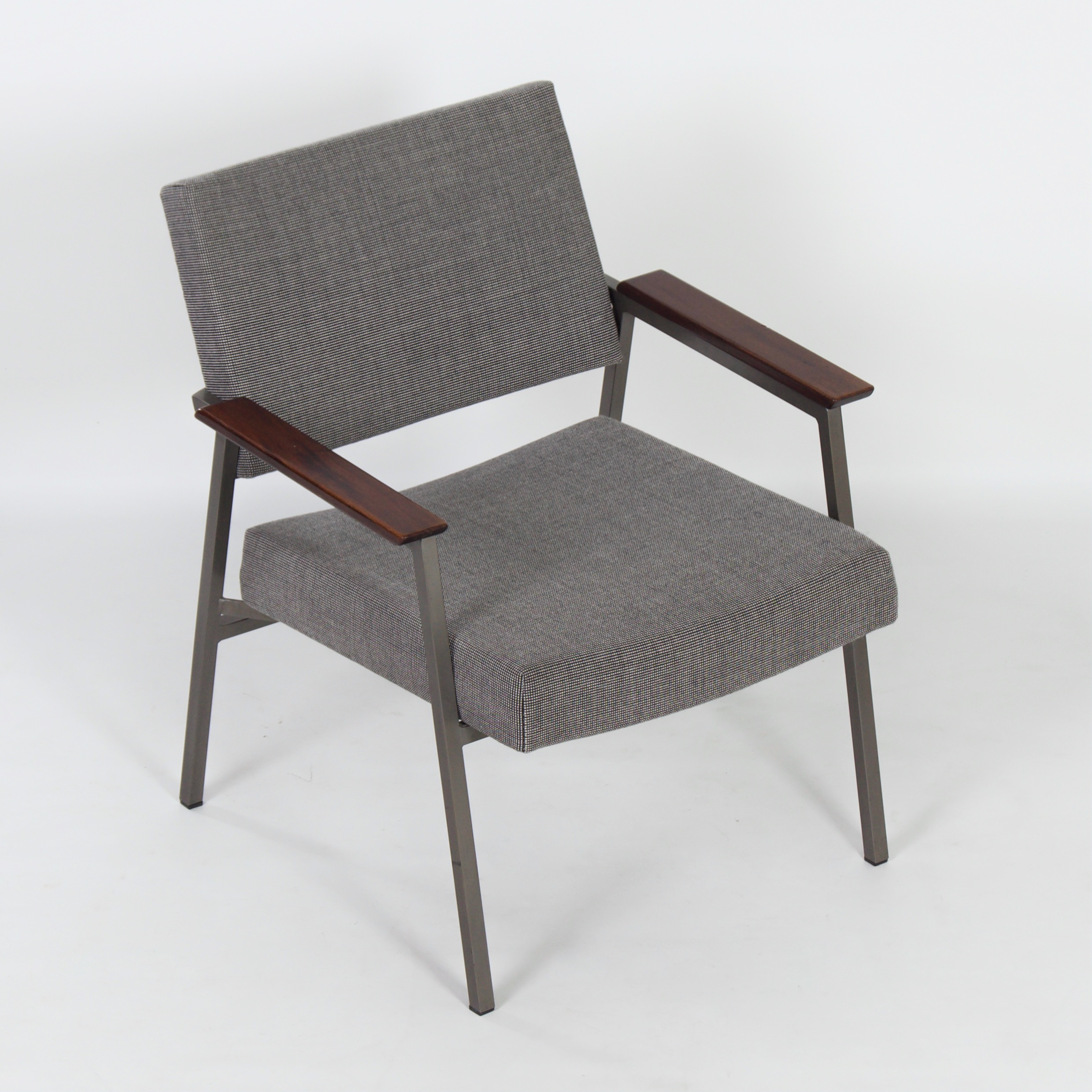 Vintage Fauteuil met Teakhouten Armleggers van Avanti, jaren 60, opnieuw gestoffeerd