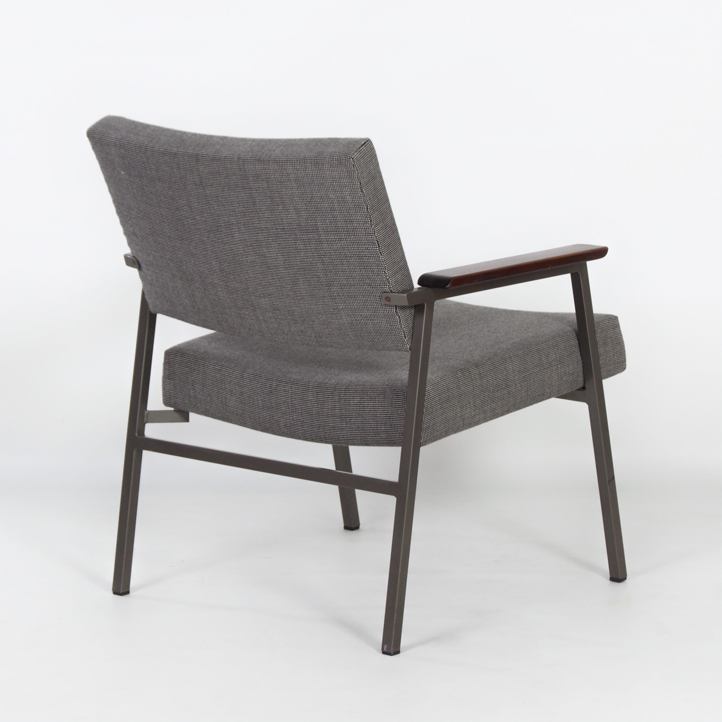 Vintage Fauteuil met Teakhouten Armleggers van Avanti, jaren 60, opnieuw gestoffeerd