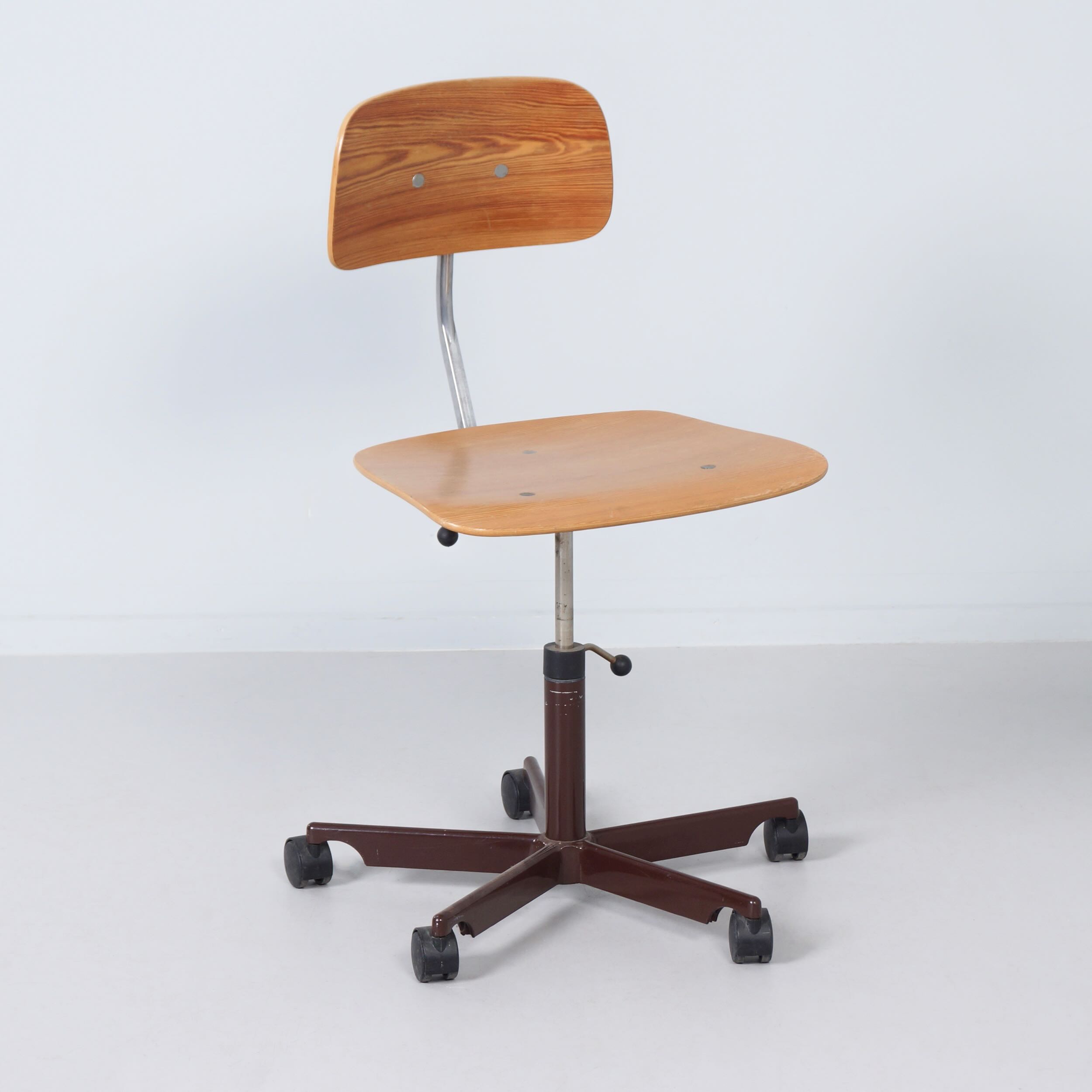 Kevi bureaustoelen van Jørgen Rasmussen voor KEVI A·S, set van 4, 1970s – Verstelbaar