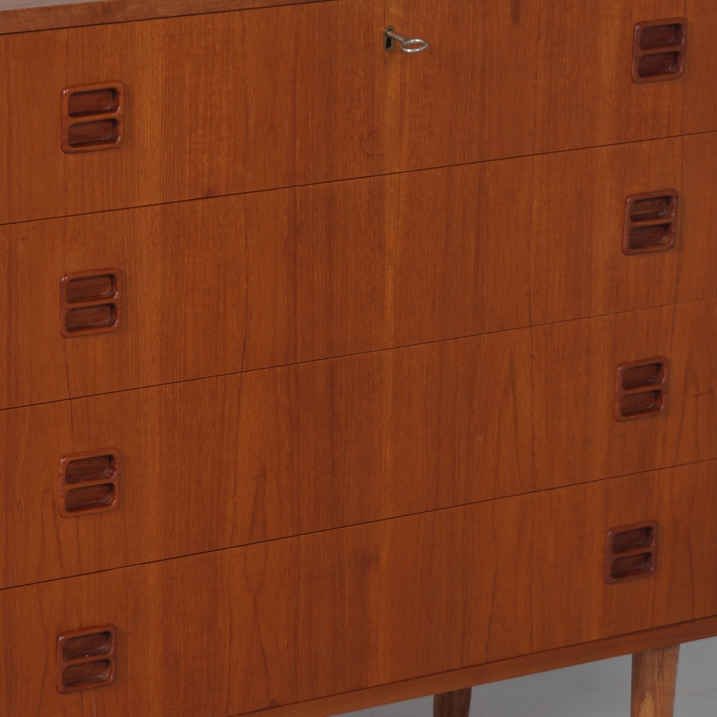 Deense Teak Ladekast, 1960s – 4 Laden, Sleutel en Verzonken Grepen