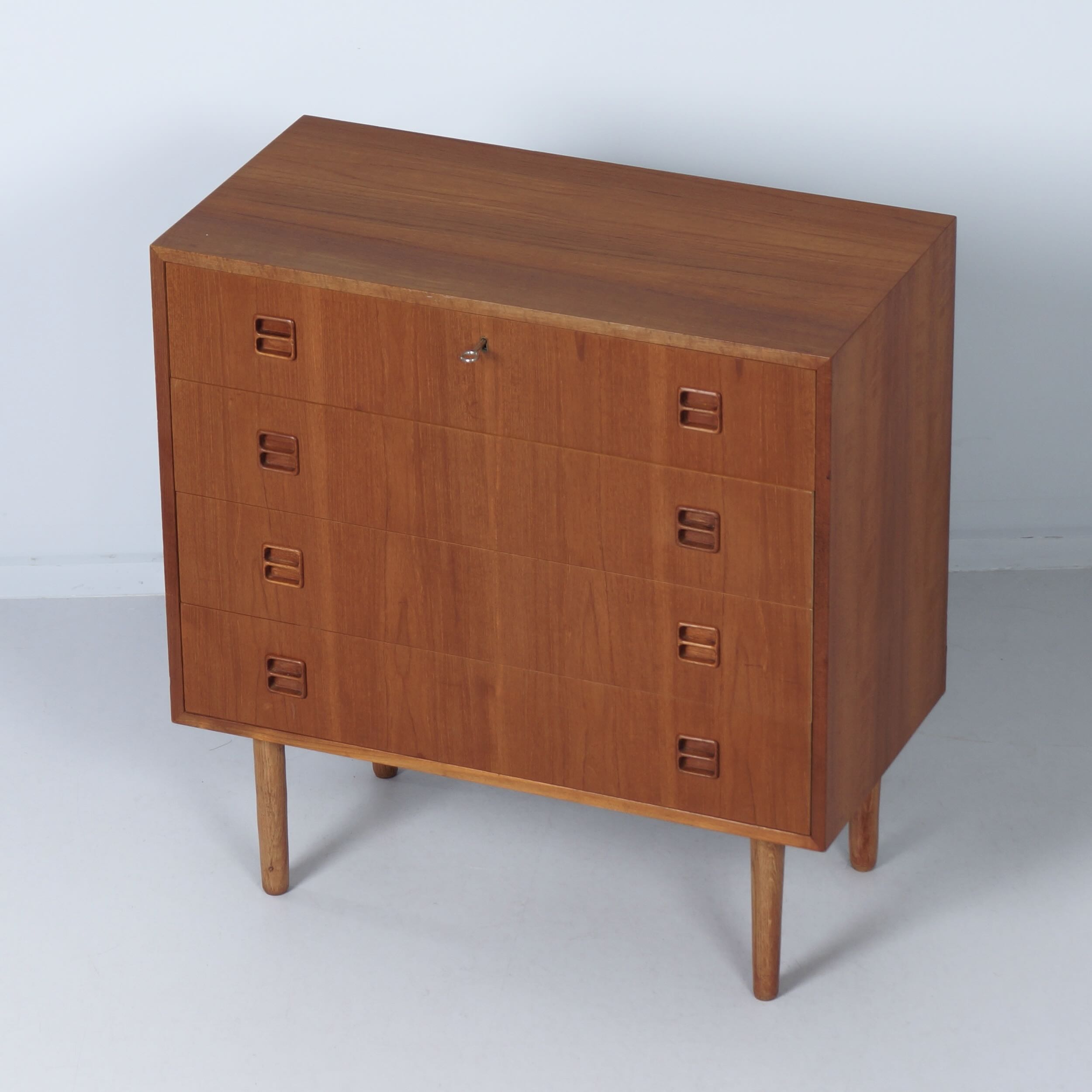 Deense Teak Ladekast, 1960s – 4 Laden, Sleutel en Verzonken Grepen