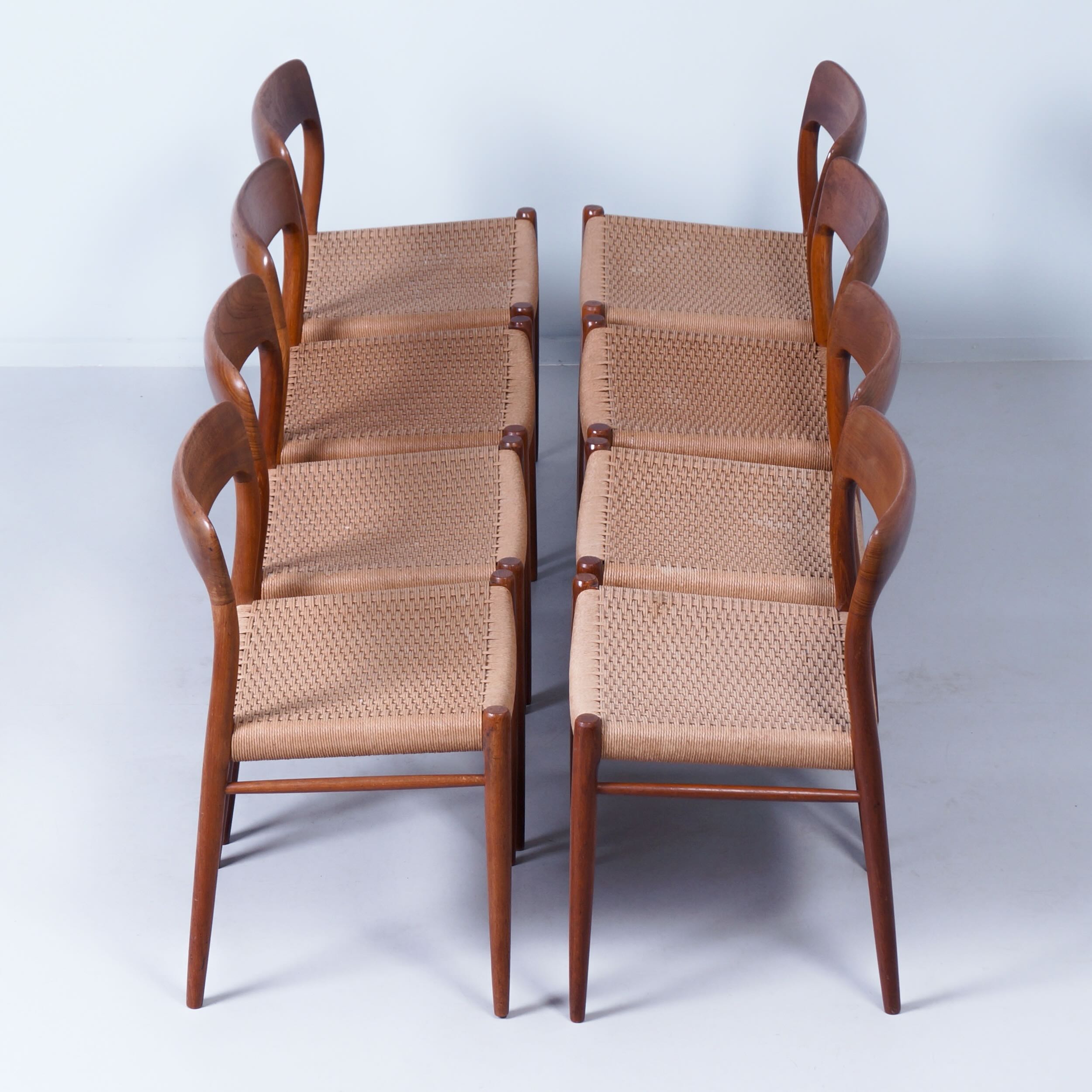 Deense uitschuifbare teak eetkamerset met 8 Møller model 75 stoelen, jaren 60