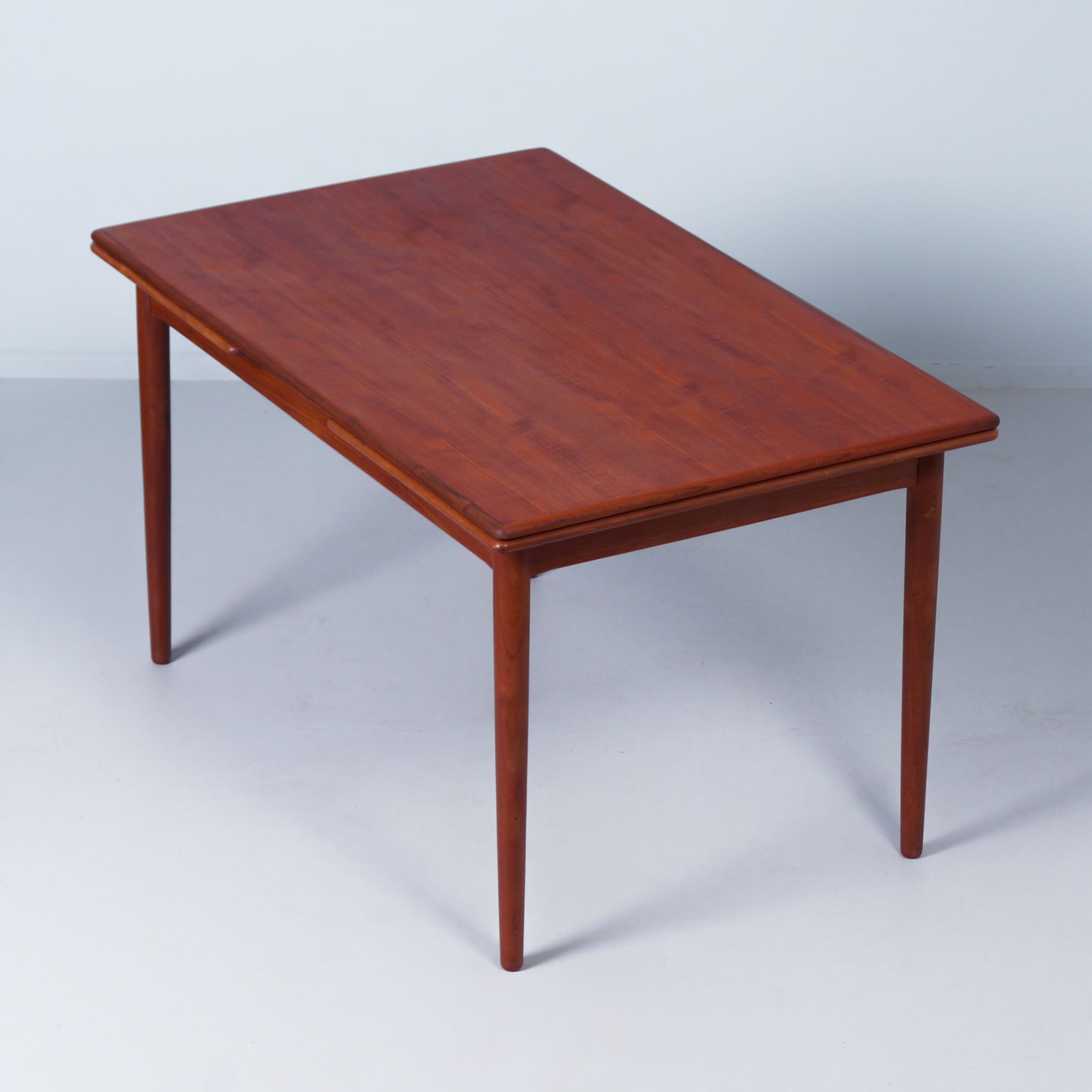 Deense uitschuifbare teak eetkamerset met 8 Møller model 75 stoelen, jaren 60