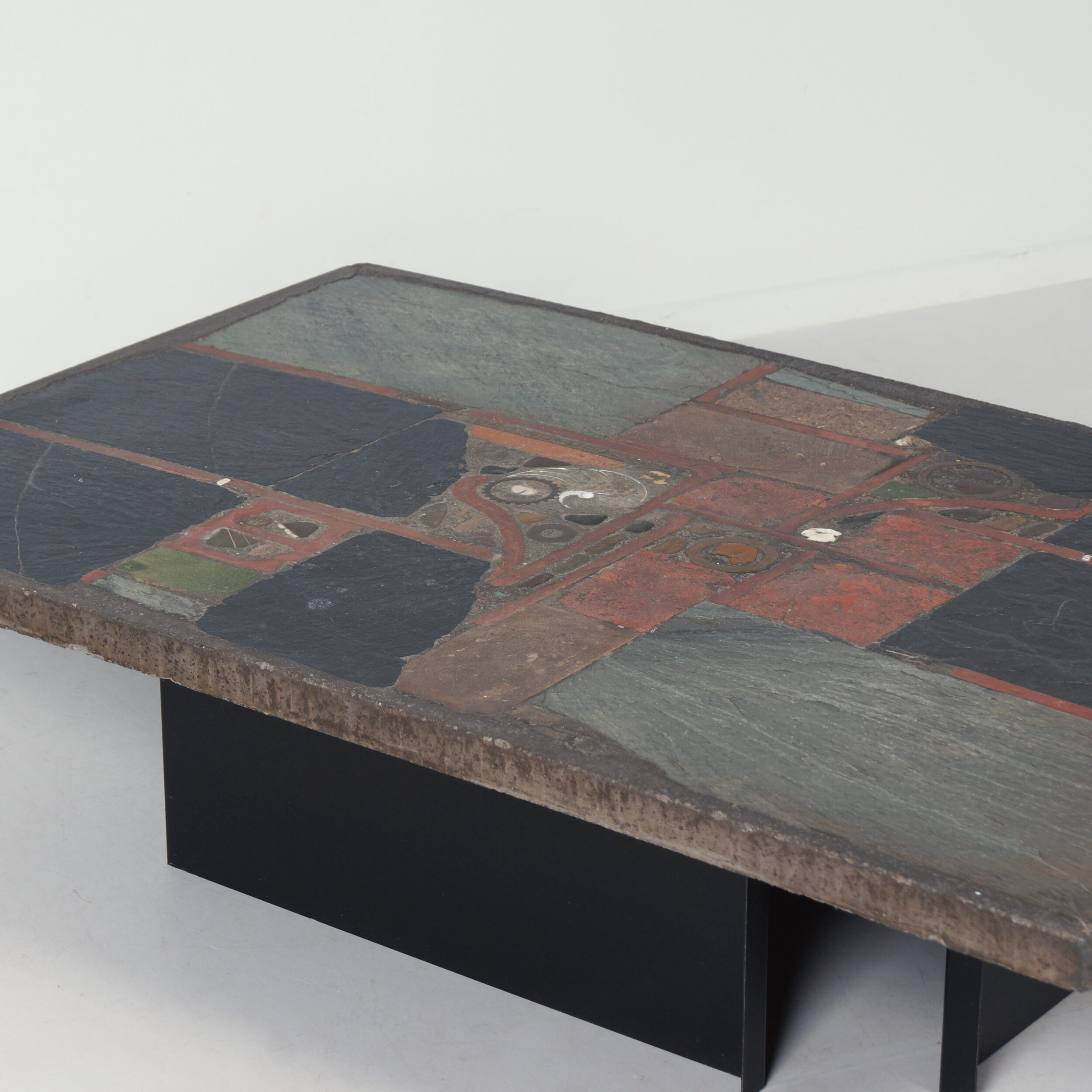 Rechthoekige brutalistische salontafel van Paul Kingma met Nautilus-schelp, 1978