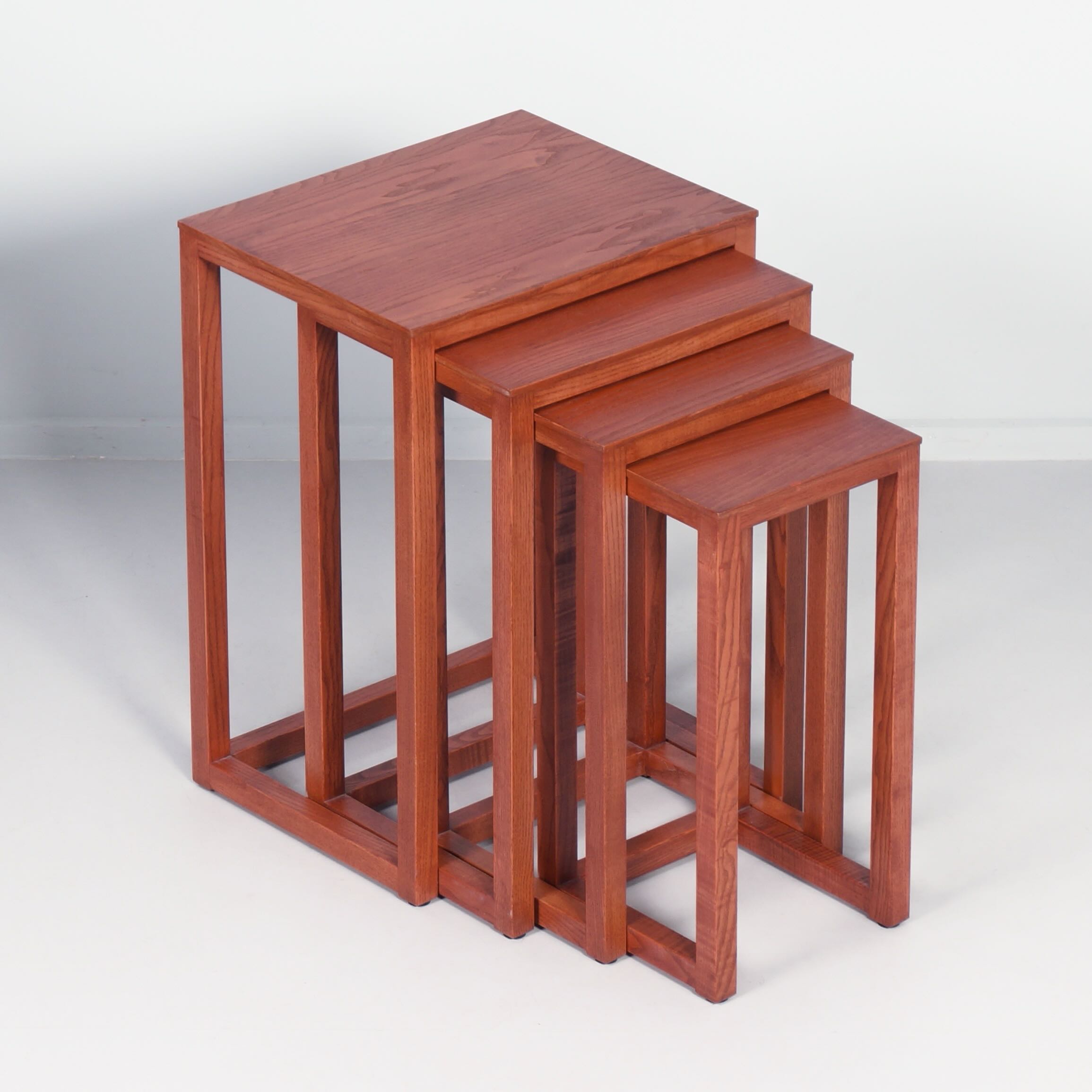 Nesttafeltjes van Josef Hoffmann voor Wittmann, jaren 80 – Essenhout