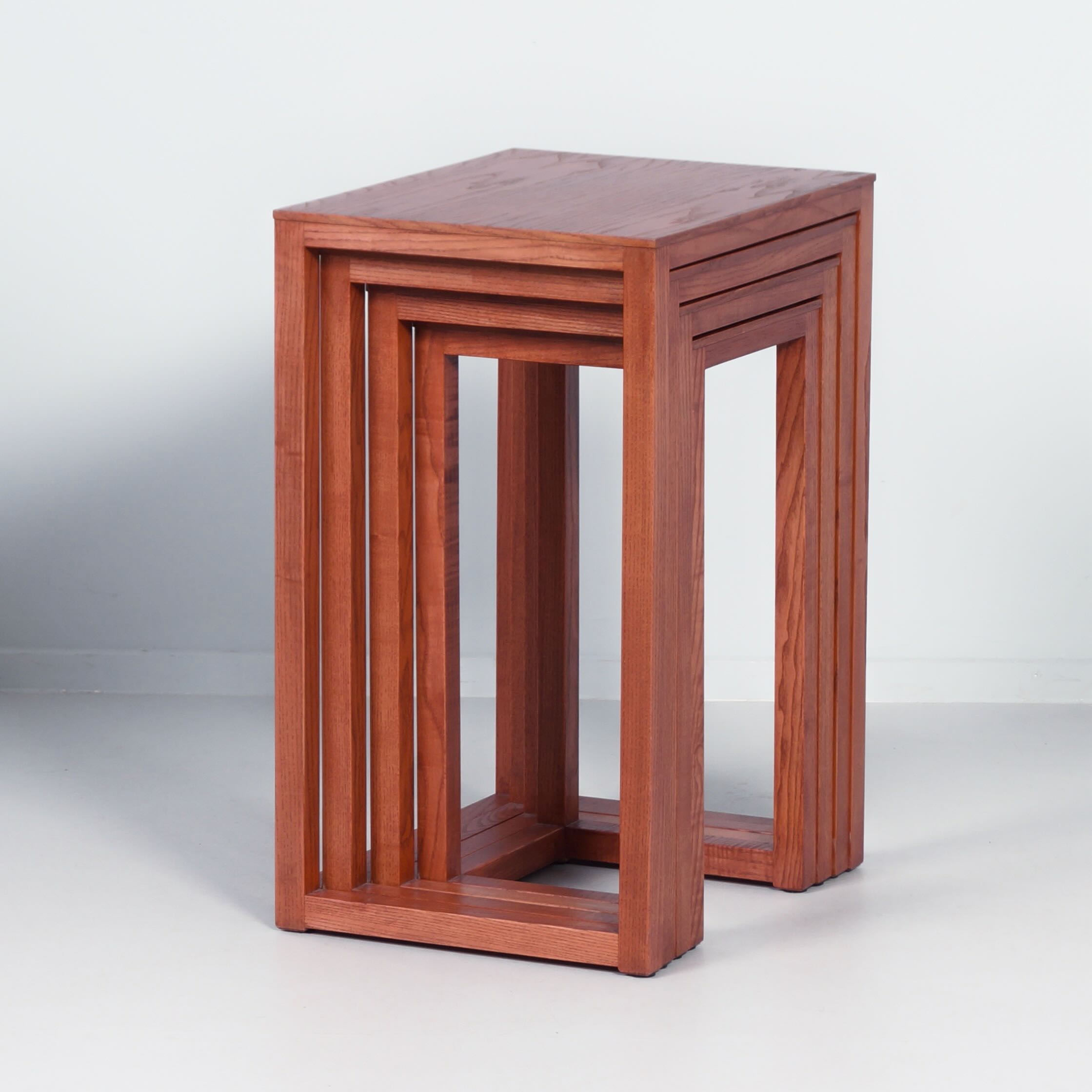 Nesttafeltjes van Josef Hoffmann voor Wittmann, jaren 80 – Essenhout